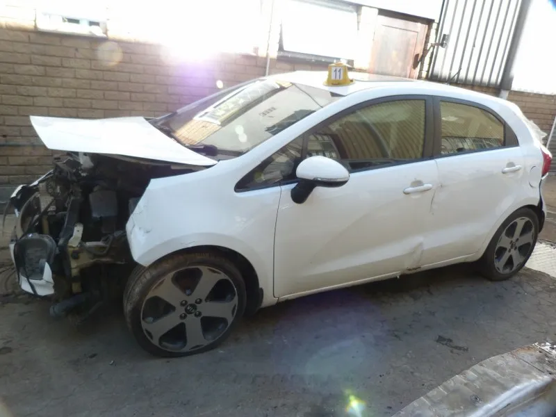2013 Kia Rio G4FA view 4
