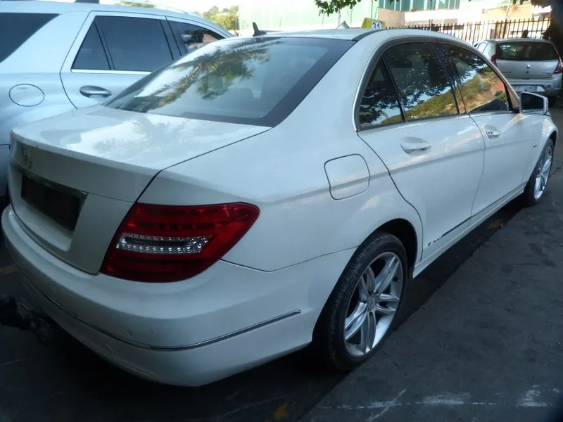 2011 Mercedes-Benz C-Class 271 view 6