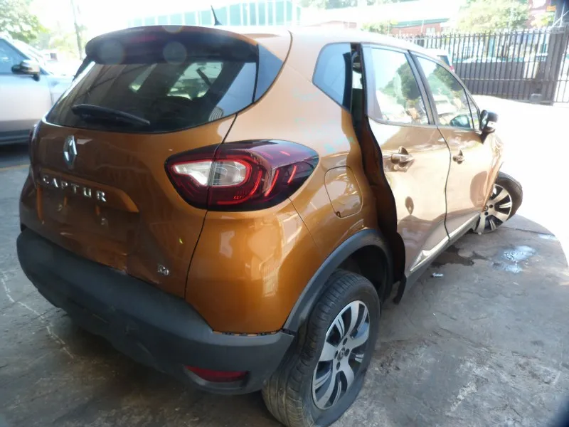 2019 Renault Captur H4B view 8