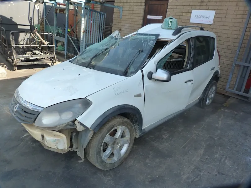2014 Renault Sandero  view 4