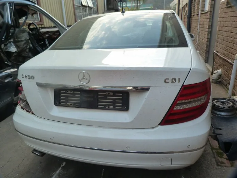 2011 Mercedes-Benz C-Class 651 view 4