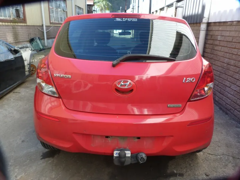 2013 Hyundai i20 D4FC view 3