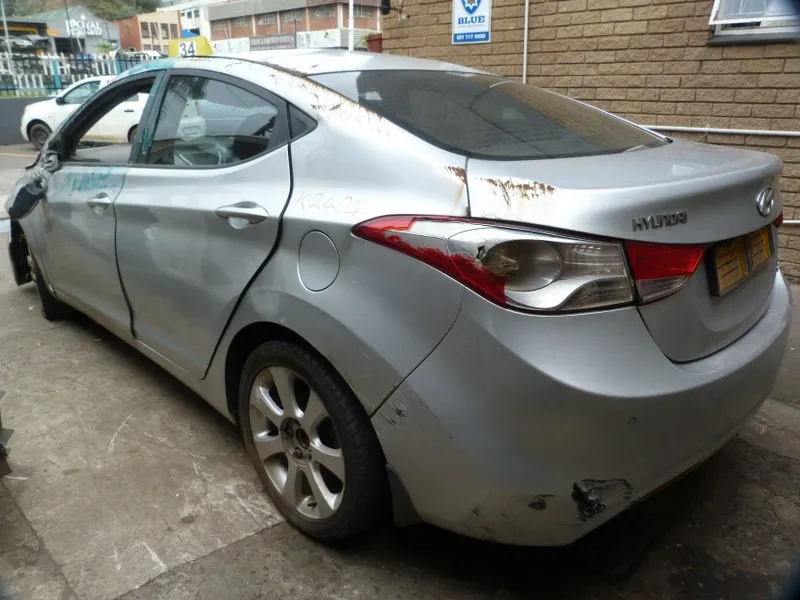 2011 Hyundai Elantra view 3