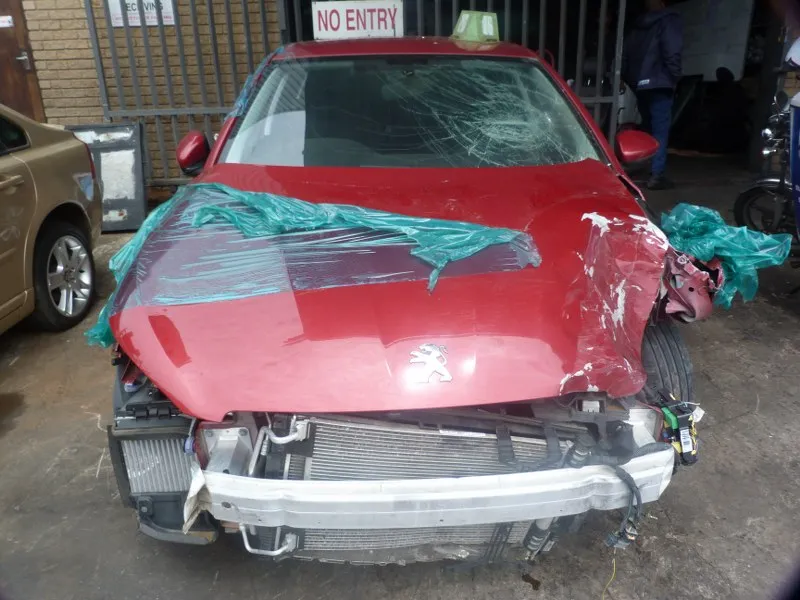 2016 Peugeot 308 10XV view 2