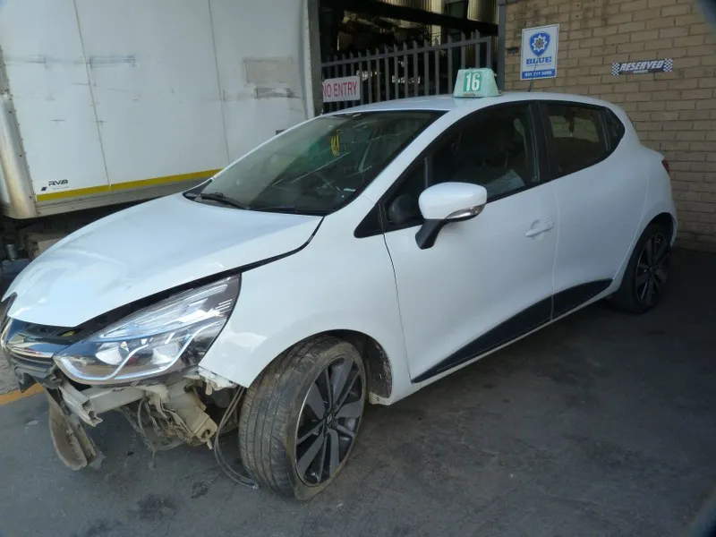 2017 Renault Clio H4BB view 4