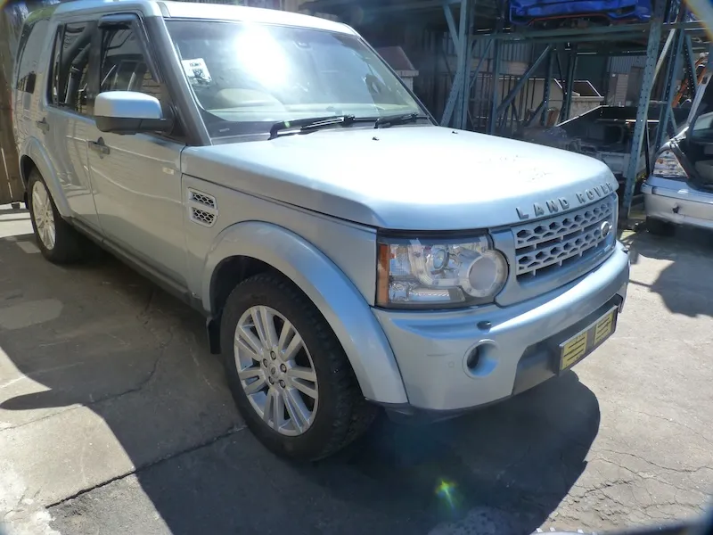 2011 Land Rover Discovery 4  view 3