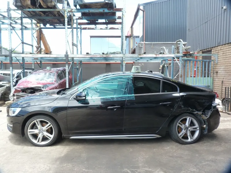 2015 Volvo S60 B4154T view 4