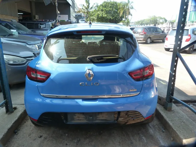 2016 Renault Clio H4BA view 3