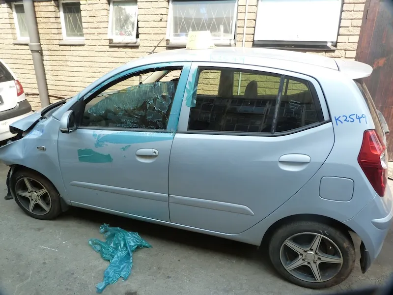 2012 Hyundai i10 G4HG view 3