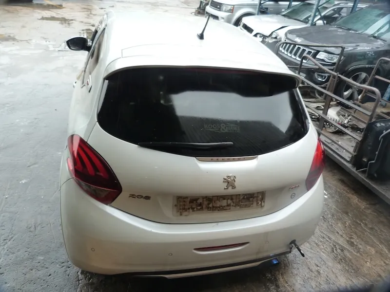 2014 Peugeot 208  view 4