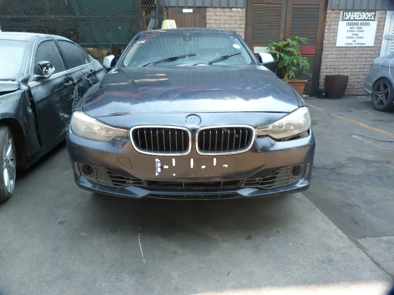 2012 BMW 3 Series  view 3