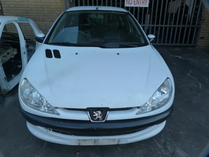 2006 Peugeot 206 10FS view 2