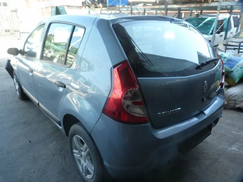 2010 Renault Sandero  view 7