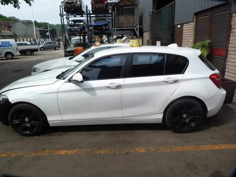 2014 BMW 3 Series  view 4