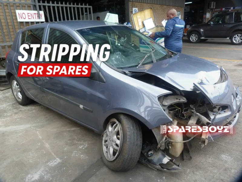 2004 Renault Clio view 3