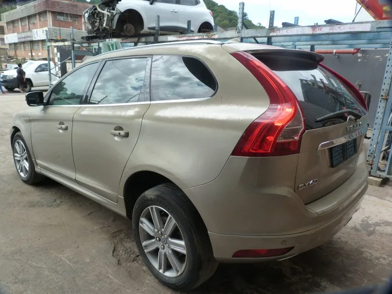 2016 Volvo XC60 V447 view 6