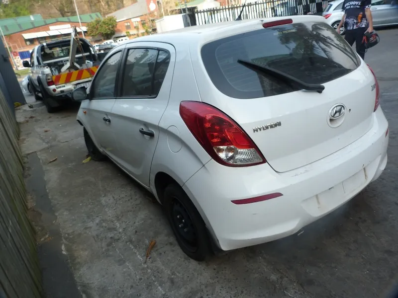2013 Hyundai i20 G4LA view 5