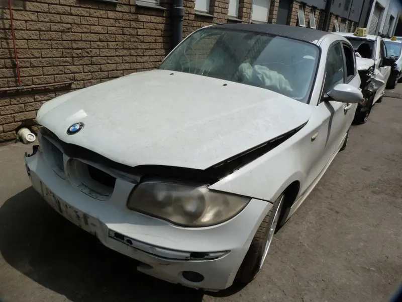 2006 BMW 1 Series N45 view 2