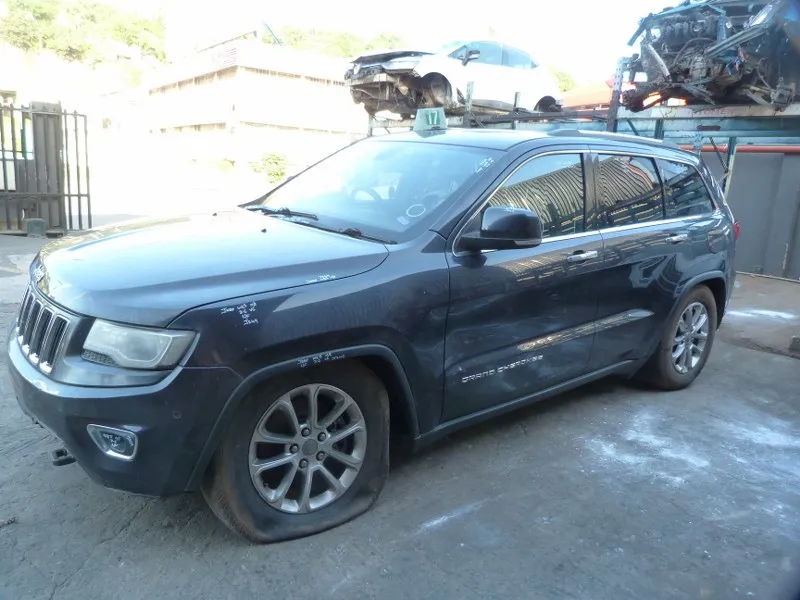 2013 Jeep Grand Cherokee  view 3