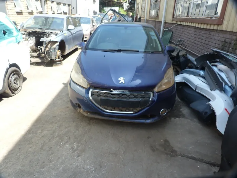 2013 Peugeot 208 being stripped for spares