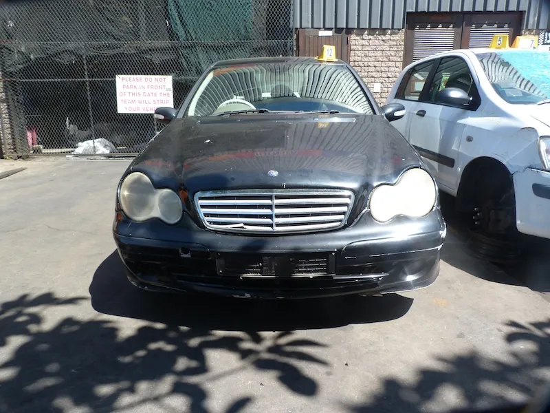 2004 Mercedes-Benz C-Class thumbnail 3
