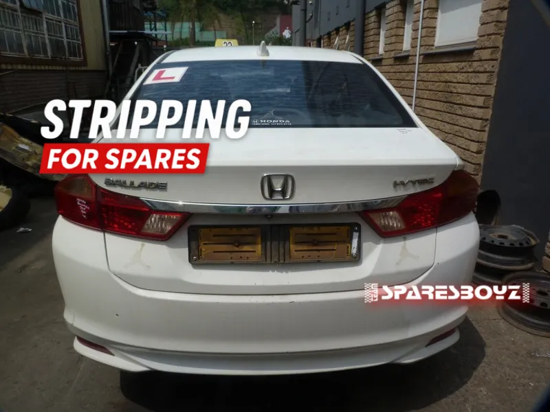 2015 Honda Ballade L15Z1 view 1