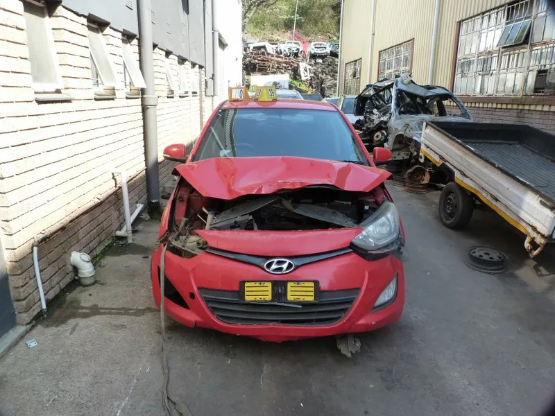 2013 Hyundai i20 G4FA view 2