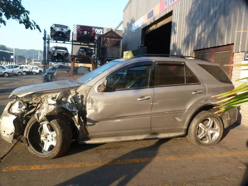 2007 Mercedes-Benz ML 156 view 3