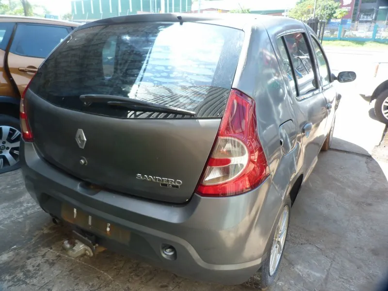 2011 Renault Sandero  view 6