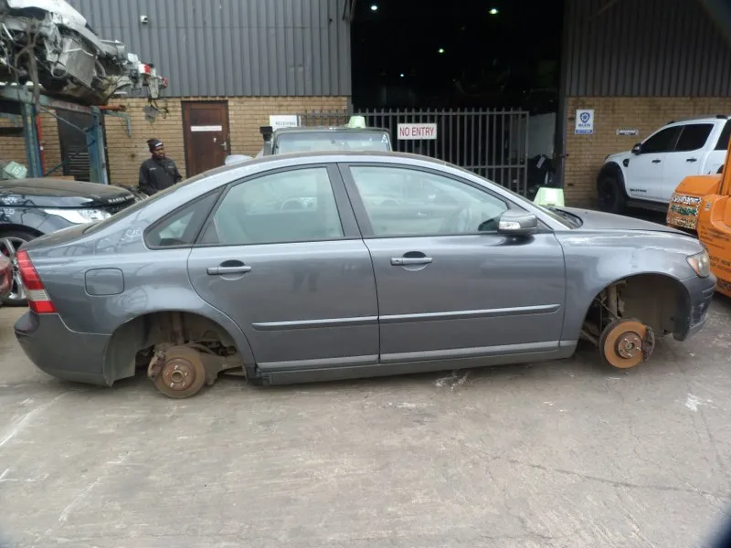 2007 Volvo S40 view 5