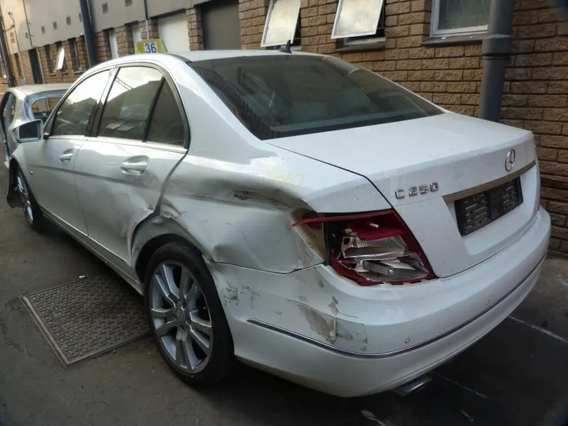 2011 Mercedes-Benz C-Class 651 view 6