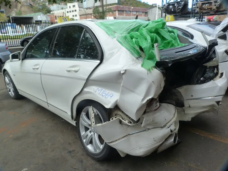 2010 Mercedes-Benz C-Class 651 view 6