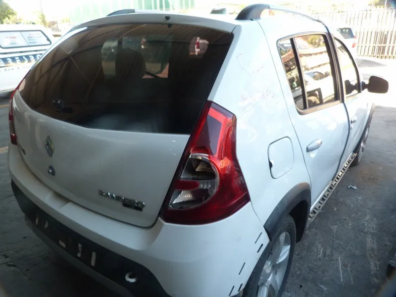 2011 Renault Sandero K7M view 8