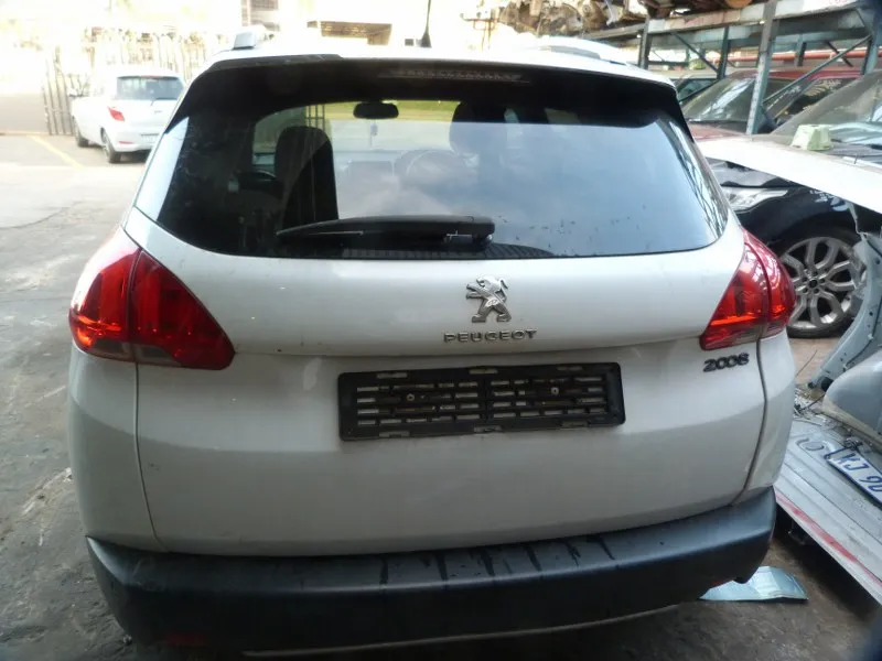 2016 Peugeot 2008 10FH view 4