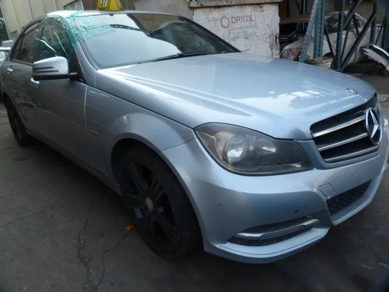 2013 Mercedes-Benz C-Class view 3