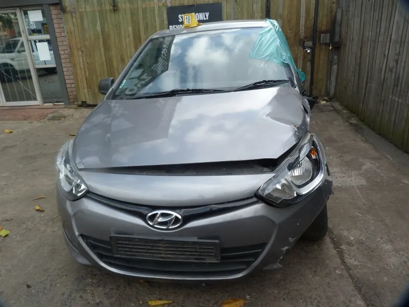 2013 Hyundai i20 G4LA view 2