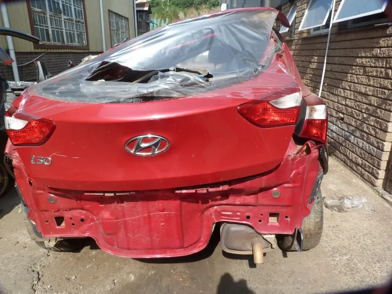 2016 Hyundai i30 G4FG view 5