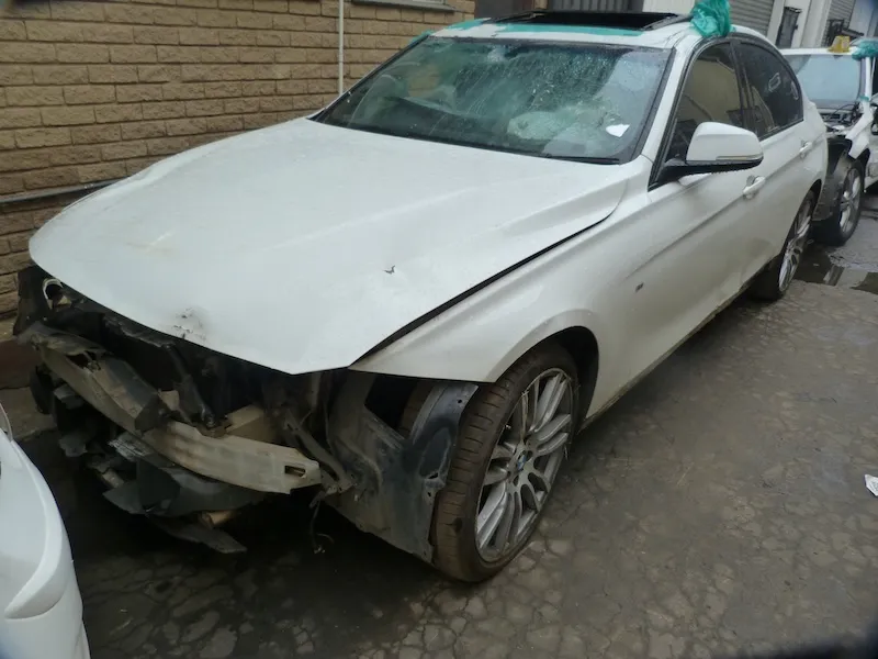 2015 BMW 3 Series  view 4