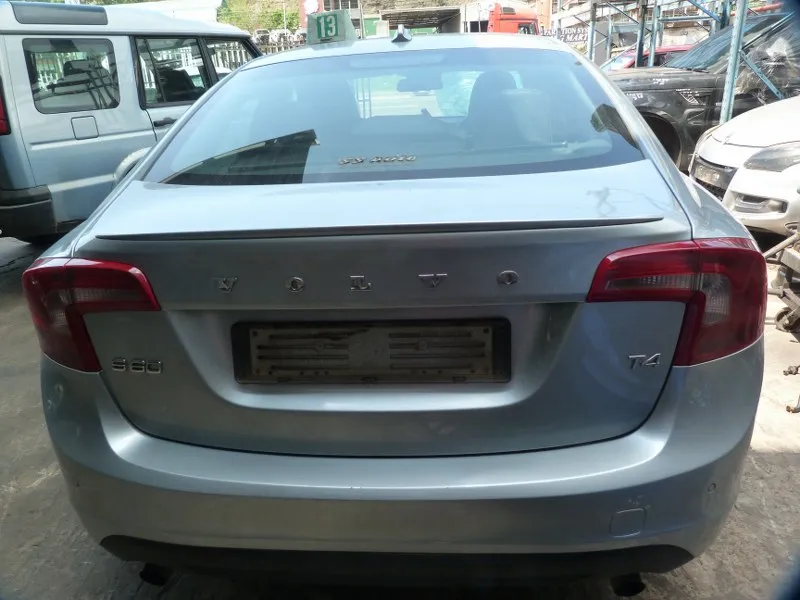 2011 Volvo S60 B4164T view 3