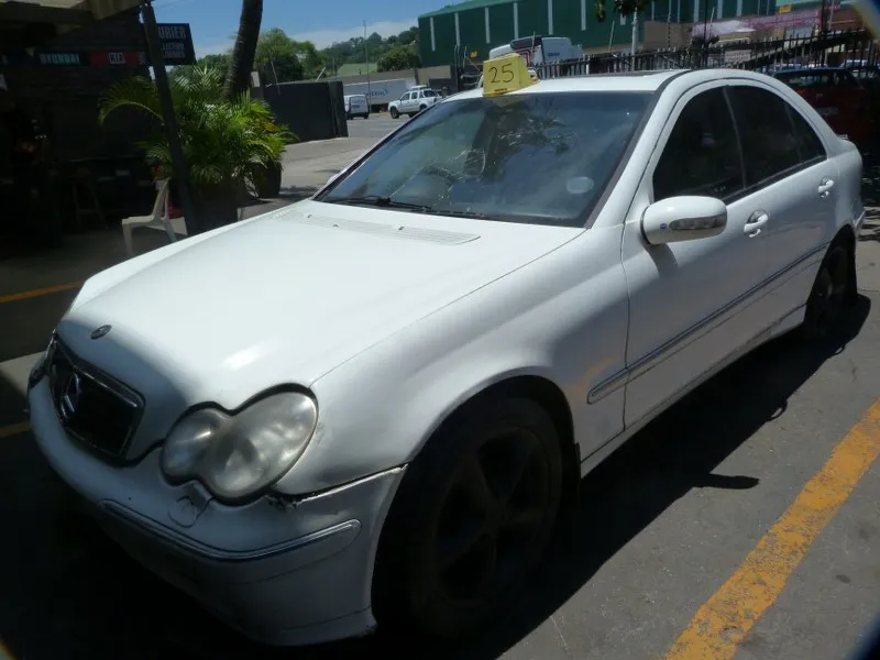 2003 Mercedes-Benz C-Class  view 2