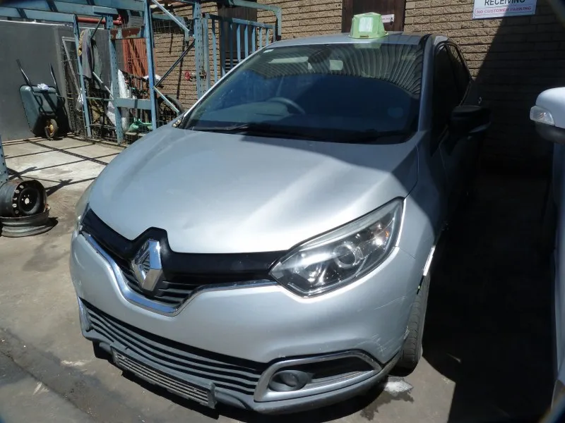 2015 Renault Captur 900T view 3