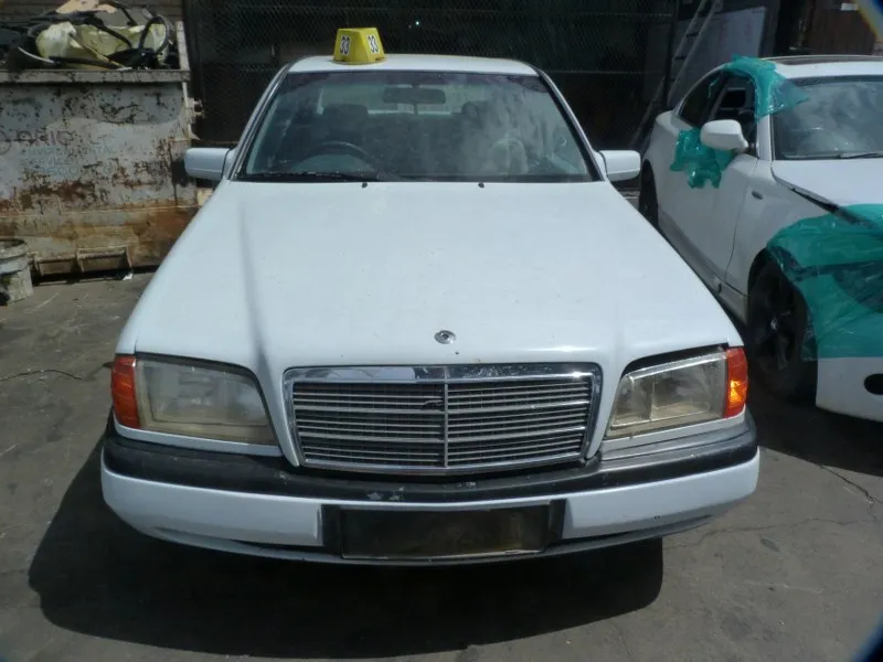 1995 Mercedes-Benz C-Class M111 view 2