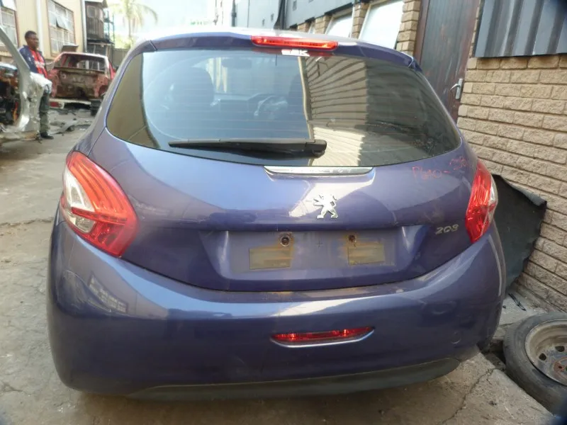 2012 Peugeot 208 10B view 5