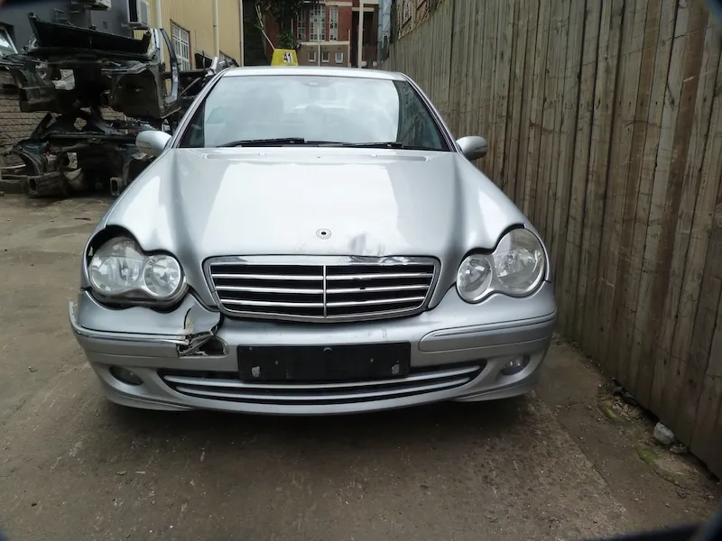 2006 Mercedes-Benz C-Class  view 2