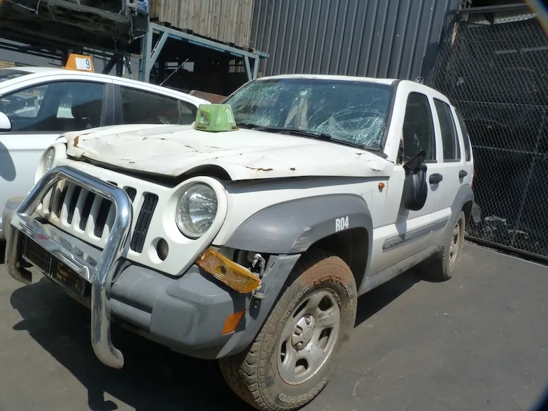 2004 Jeep Cherokee  view 4
