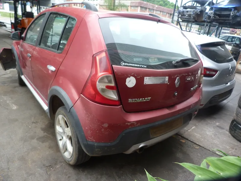 2013 Renault Sandero  view 3