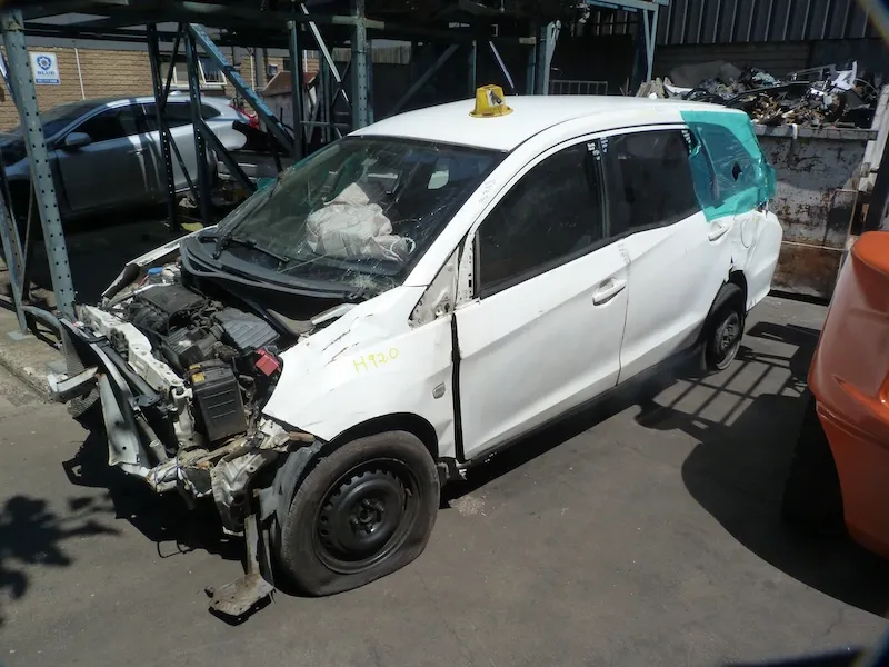 2015 Honda Mobilio L15Z1 view 2