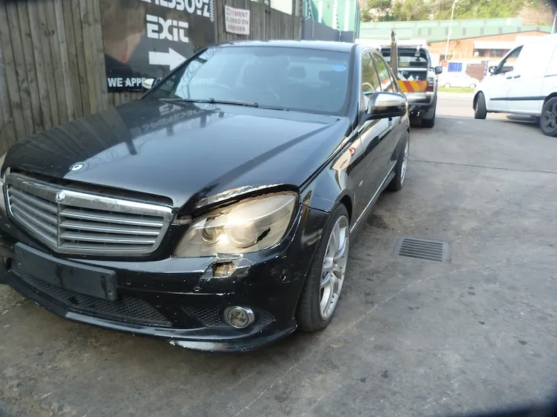 2009 Mercedes-Benz C-Class  view 4