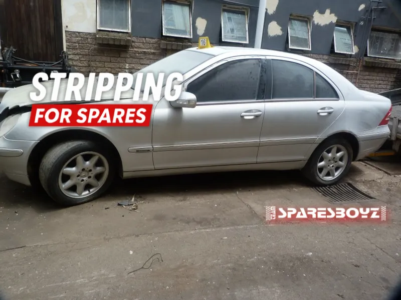 2000 Mercedes-Benz C-Class view 3