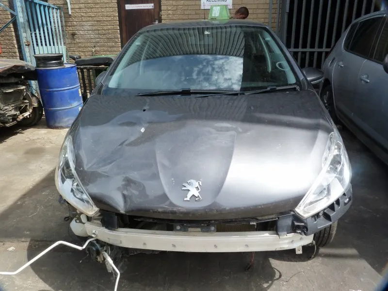 2020 Peugeot 208 10B1 view 2